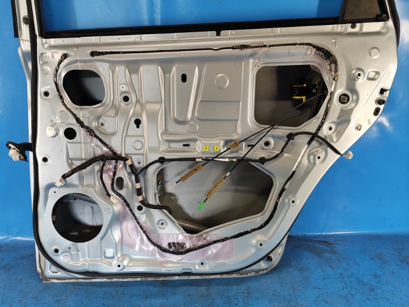 Дверь задняя правая PRIUS PLUS 11-14