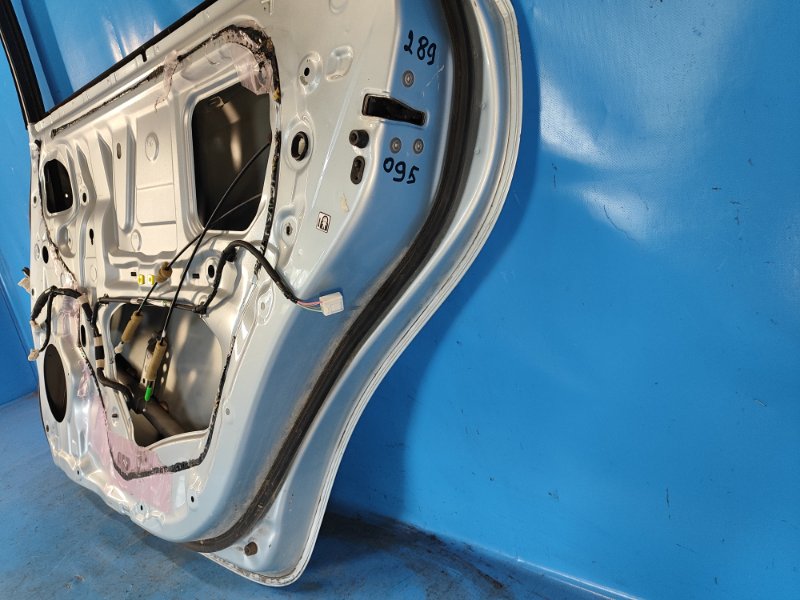 Дверь задняя правая PRIUS PLUS 11-14