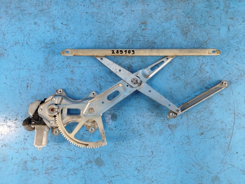 Запчасть стеклоподъемник задний правый TOYOTA PRIUS PLUS 11-14 6980121020 Б/У Стеклоподъемник задний правый TOYOTA PRIUS PLUS 11-14 6980121020 Б/У