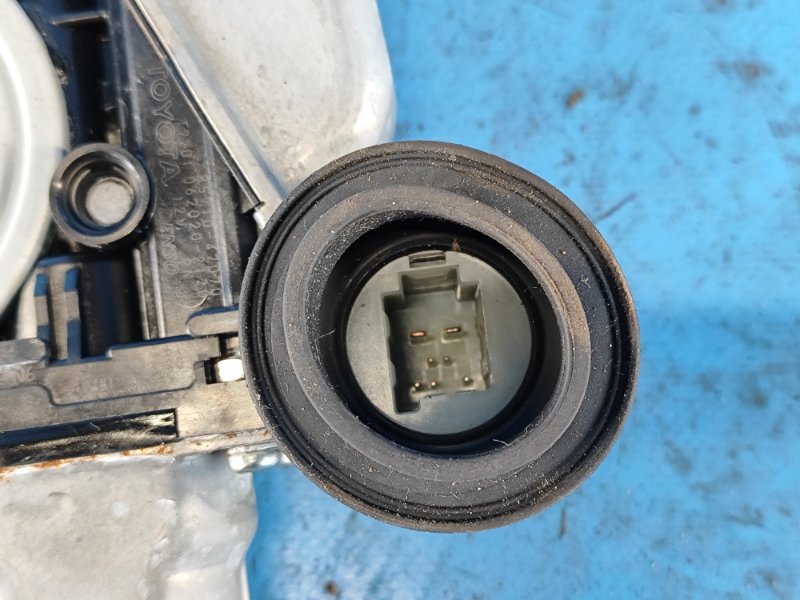 Стеклоподъемник задний правый PRIUS PLUS 11-14 Стеклоподъемник задний правый PRIUS PLUS 11-14