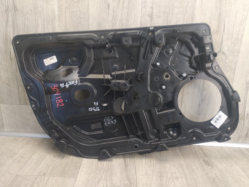 Запчасть стеклоподъемник передний левый FORD FIESTA 08-17 2017 1.6 C16HDEZ AE8Z-5423209-B Б/У Стеклоподъемник передний левый FORD FIESTA 08-17 2017 1.6 C16HDEZ AE8Z-5423209-B Б/У