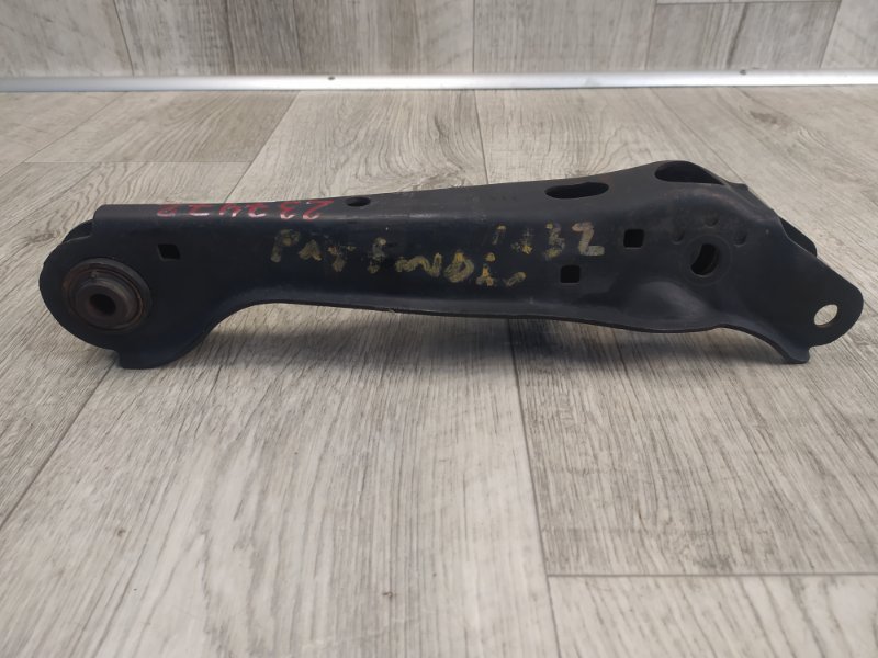 Рычаг задней подвески поперечный нижний правый PATHFINDER R52 12-21 2013 R52 3.5 VQ35DE Рычаг задней подвески поперечный нижний правый PATHFINDER R52 12-21 2013 R52 3.5 VQ35DE