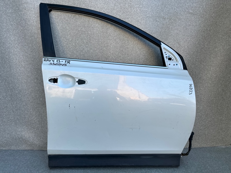 Запчасть дверь передняя правая TOYOTA RAV4 13-19 67001-42140 Б/У Дверь передняя правая TOYOTA RAV4 13-19 67001-42140 Б/У