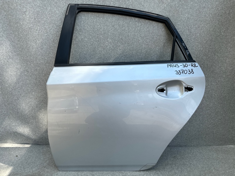 Дверь задняя левая TOYOTA PRIUS - 30 09-17 67004-47080 Б/У