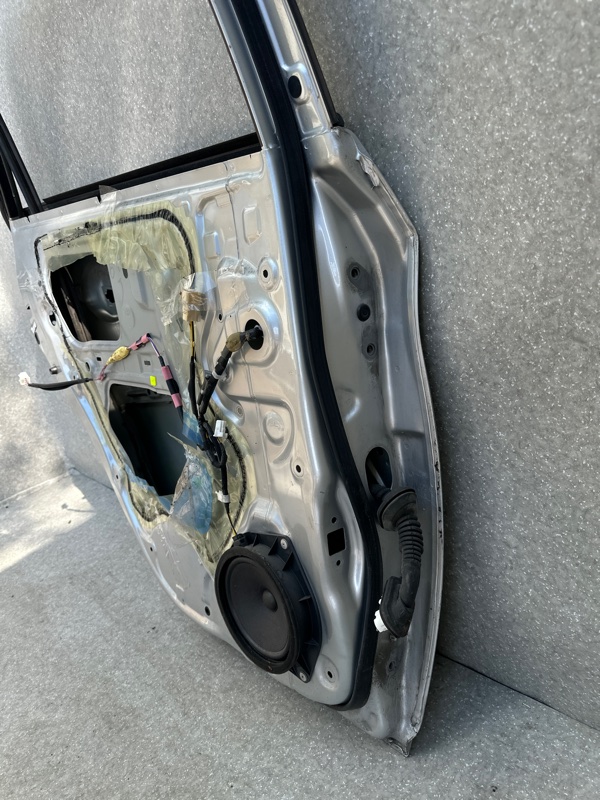 Дверь задняя левая PRIUS - 30 09-17