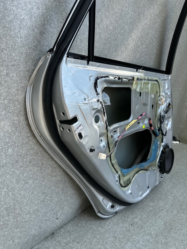 Дверь задняя левая PRIUS - 30 09-17