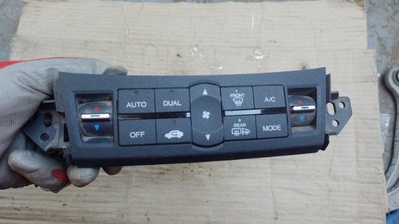 Блок управления печкой HONDA ACCORD CU8 / TSX 08-14 Б/У