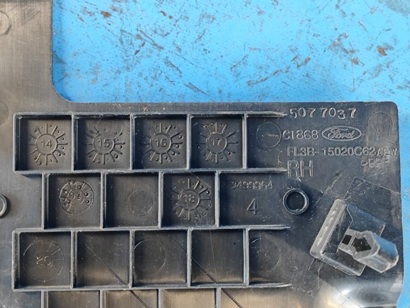 Крышка блока предохранителей FORD EXPEDITION 17- T35PDTD