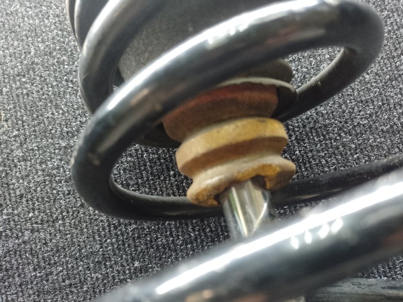 Амортизатор задний правый TOYOTA AVALON 05-12 3.5 2GR-FE