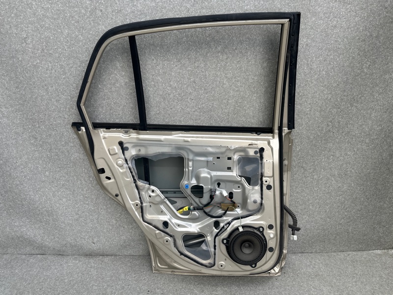 Дверь задняя левая TIIDA/VERSA C11 04-11