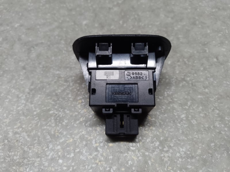Кнопка закрывания крышки багажника NISSAN X-TRAIL/ROGUE T32 13-20