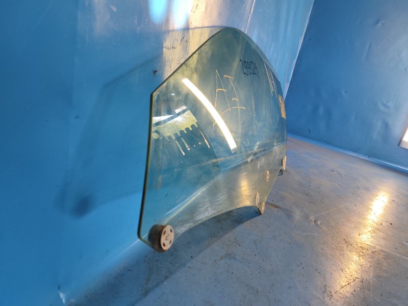 Стекло двери левое LEXUS IS250/350 05-13 GSE20L 2.5 4GR-FSE