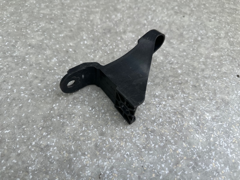 Кронштейн решетки радиатора правый RDX 12-19 2013 3.5 J35Z2