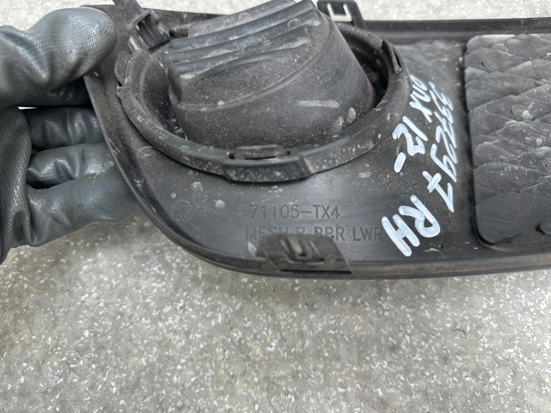 Накладка противотуманной фары передняя правая RDX 12-19 2013 3.5 J35Z2