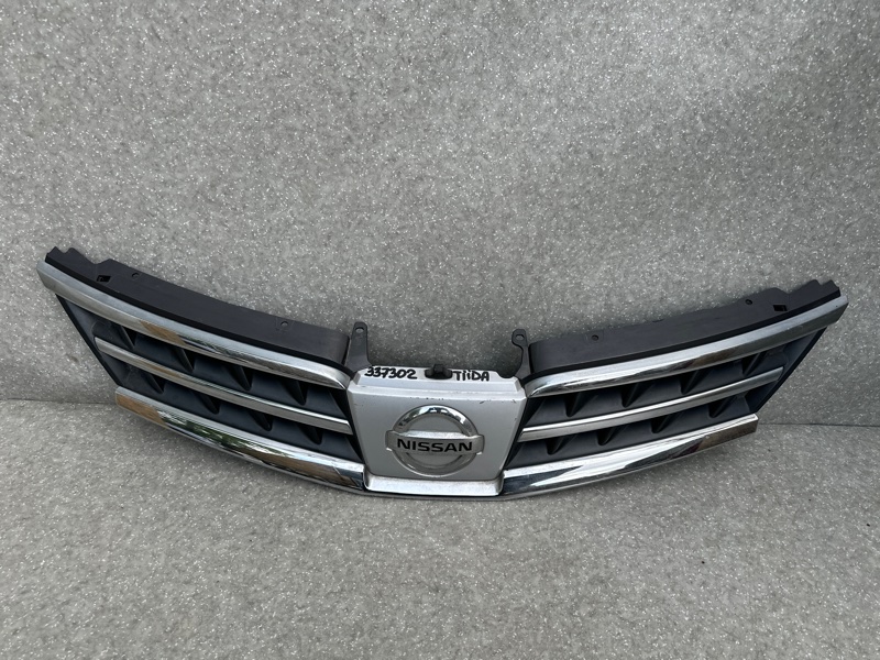 Решетка радиатора TIIDA/VERSA C11 04-11