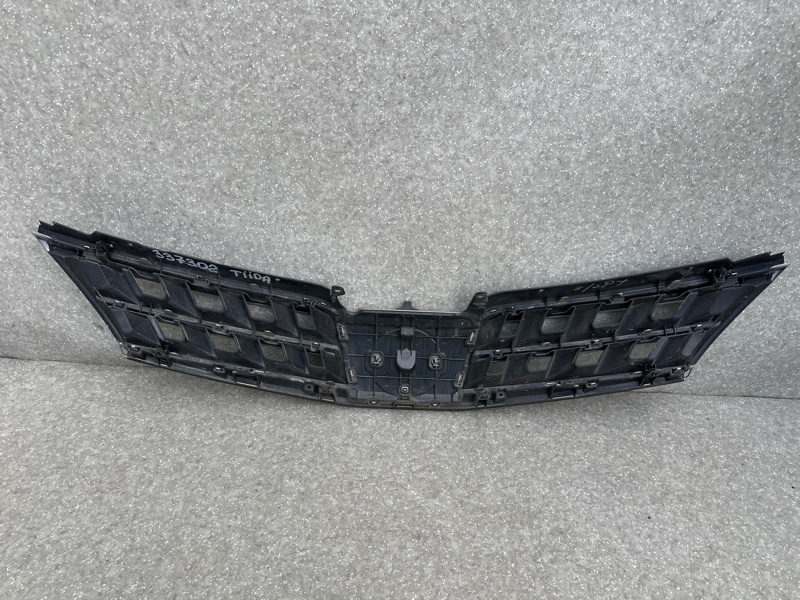 Решетка радиатора TIIDA/VERSA C11 04-11