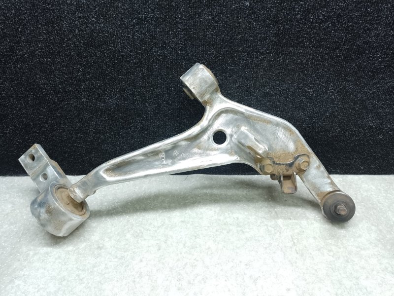 Рычаг передней подвески нижний правый NISSAN X-TRAIL T30 01-07 54500-8H310 Б/У