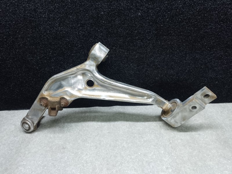 Рычаг передней подвески нижний правый X-TRAIL T30 01-07