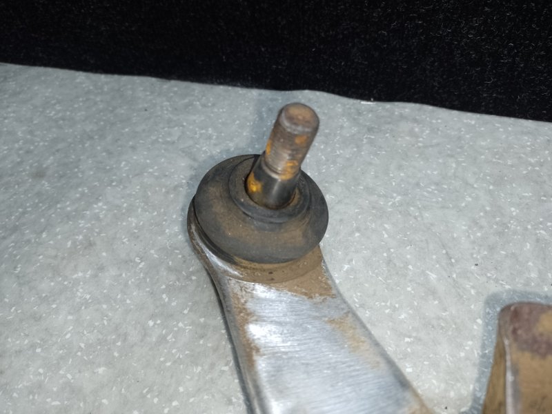 Рычаг передней подвески нижний правый NISSAN X-TRAIL T30 01-07