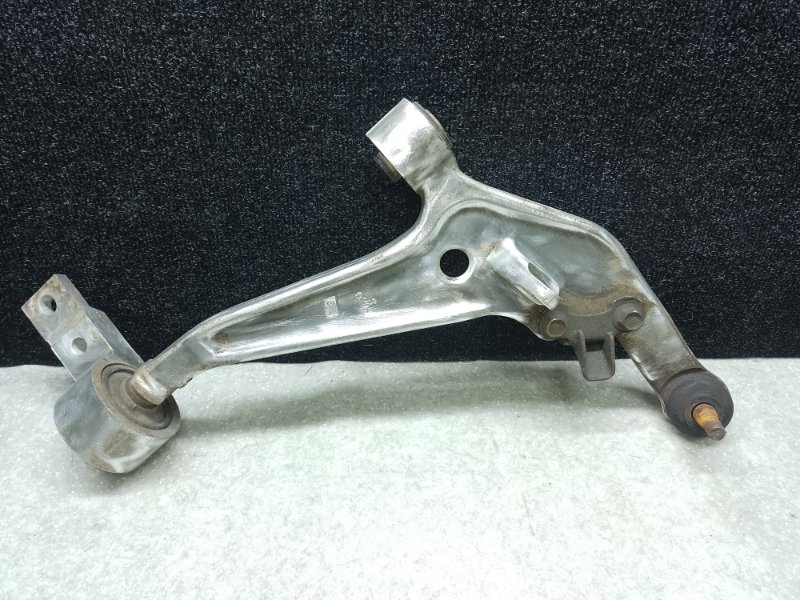 Рычаг передней подвески нижний правый NISSAN X-TRAIL T30 01-07 54500-8H310 Б/У