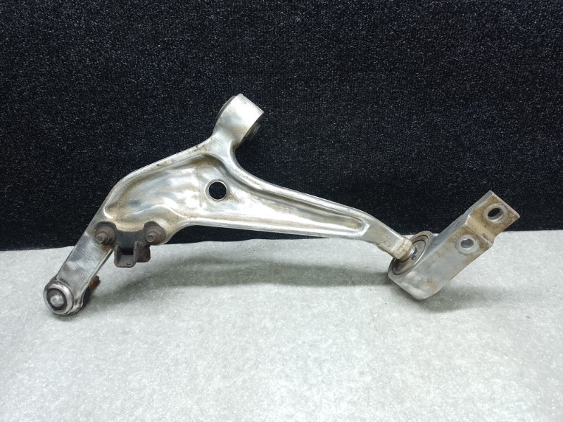 Рычаг передней подвески нижний правый X-TRAIL T30 01-07