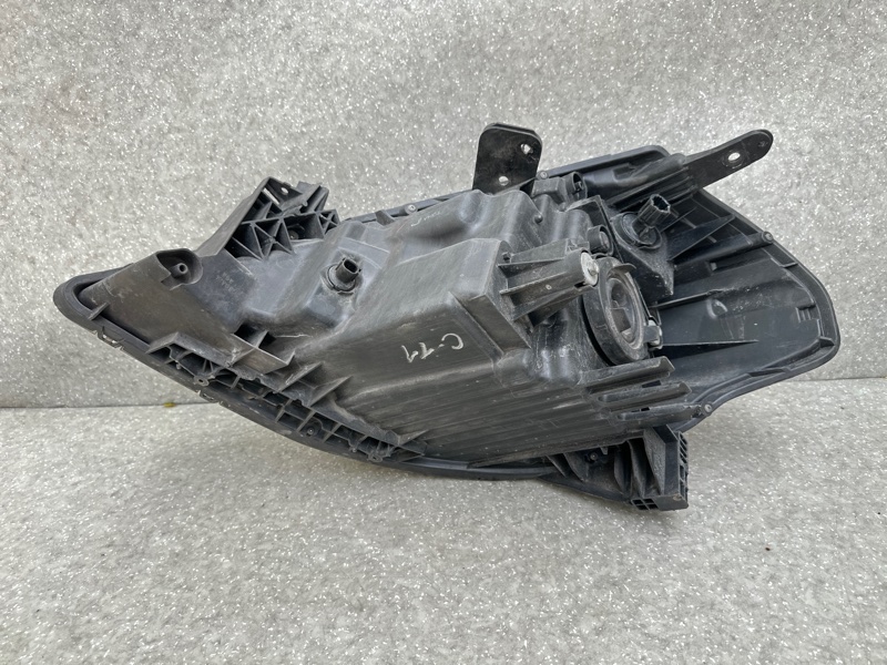 Фара правая TIIDA/VERSA C11 04-11 Фара правая TIIDA/VERSA C11 04-11