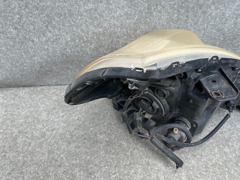 Фара левая TIIDA/VERSA C11 04-11 Фара левая TIIDA/VERSA C11 04-11