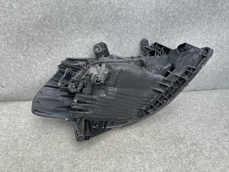 Фара левая TIIDA/VERSA C11 04-11 Фара левая TIIDA/VERSA C11 04-11