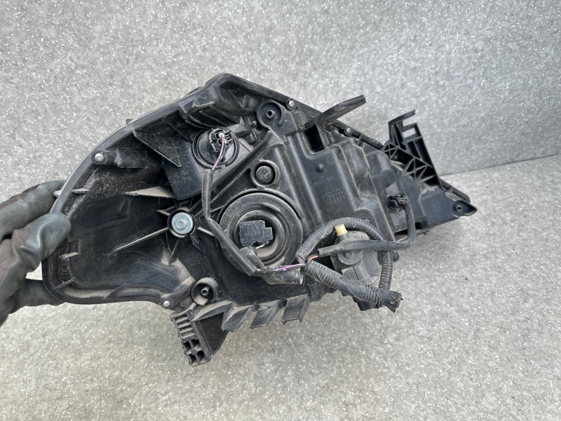 Фара левая TIIDA/VERSA C11 04-11 Фара левая TIIDA/VERSA C11 04-11