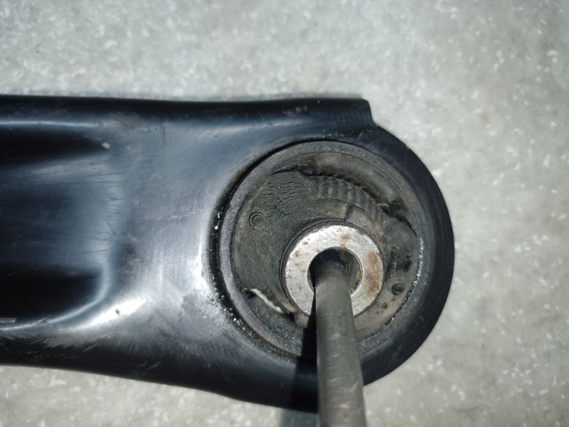 Рычаг передней подвески нижний левый NISSAN X-TRAIL/ROGUE T32 13-20