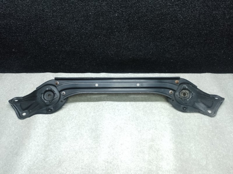 Крепление балки подвески переднее TOYOTA VENZA 09-16 57535-0T010 Б/У