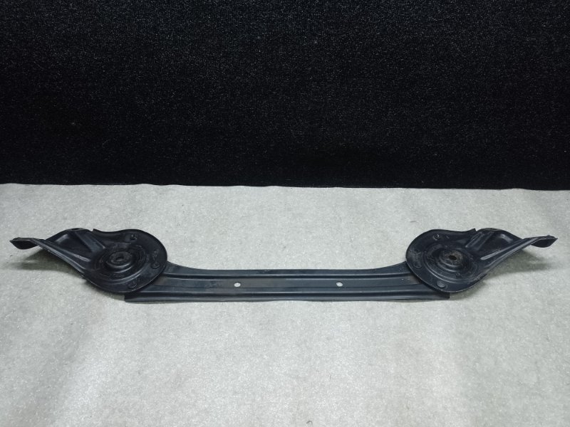 Крепление балки подвески переднее VENZA 09-16