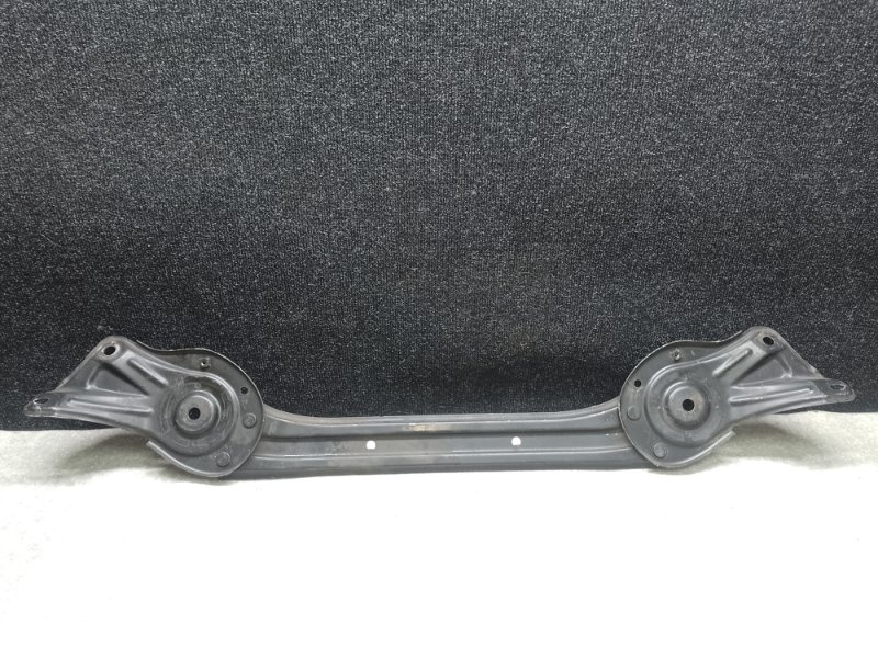 Крепление балки подвески переднее TOYOTA VENZA 09-16
