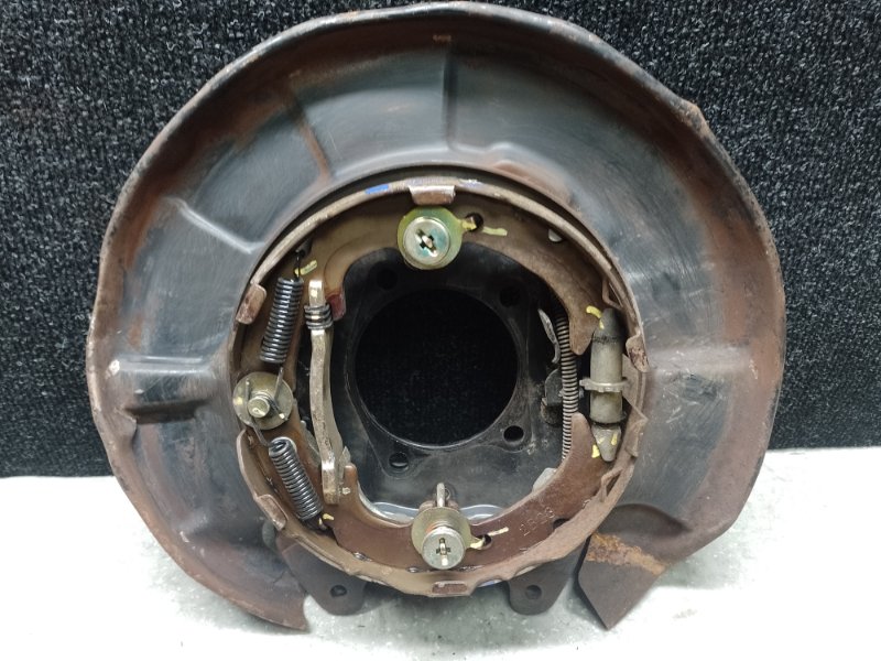 Тормозной механизм задний правый TOYOTA RAV4 00-05 46503-42021 Б/У