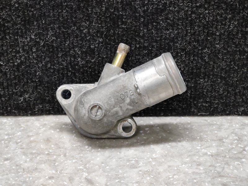 Фланец системы охлаждения MITSUBISHI OUTLANDER XL 05-13 2.4 4B12 1305A072 Б/У