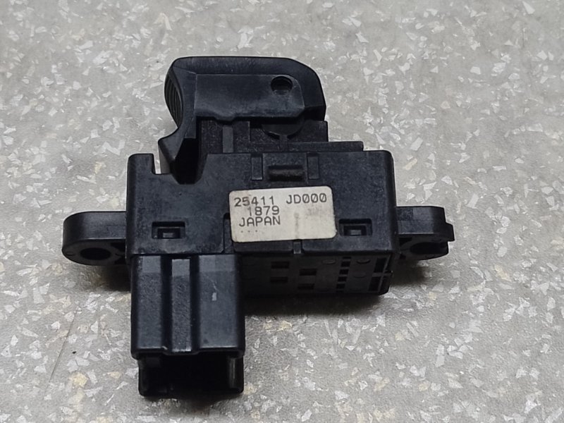 Кнопка стеклоподъемника передняя правая TEANA J32 08-14