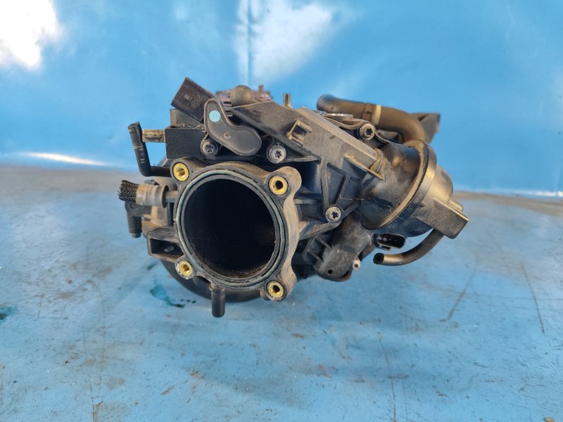 Коллектор впускной 3 BL 09-13 2009 2.5 L (L5-VE)