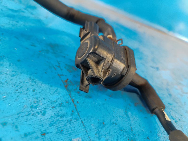 Клапан электромагнитный (вакуумный) 3 BL 09-13 2009 2.5 L (L5-VE)