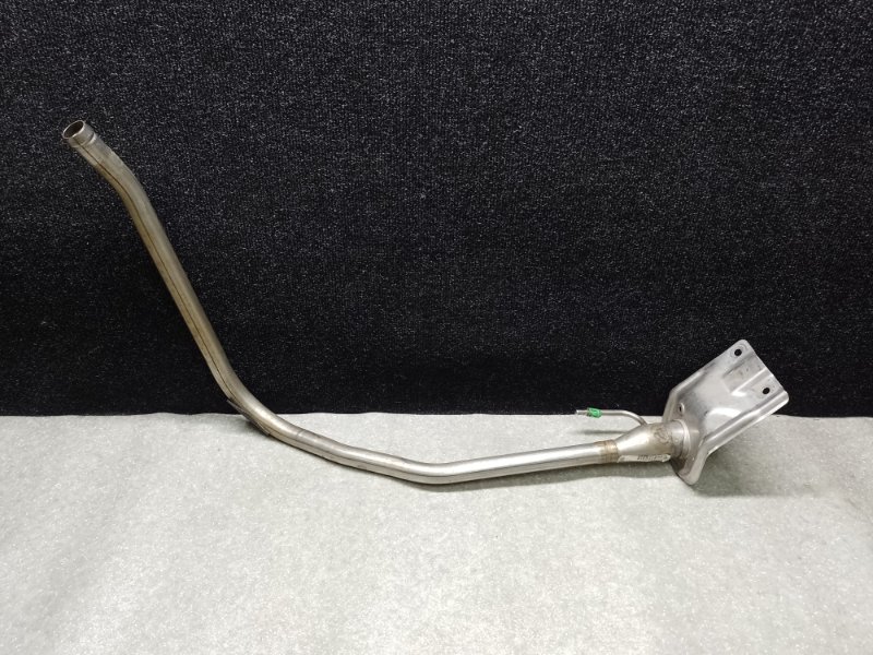 Запчасть горловина топливного бака HUMMER H3 05-10 2006 L52 3.5 L 15877575 Б/У Горловина топливного бака HUMMER H3 05-10 2006 L52 3.5 L 15877575 Б/У