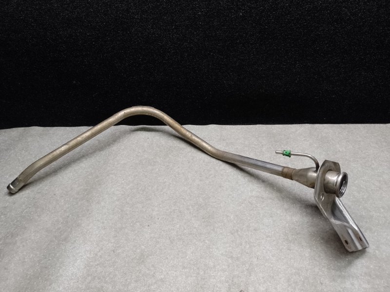 Горловина топливного бака H3 05-10 2006 L52 3.5 L Горловина топливного бака H3 05-10 2006 L52 3.5 L