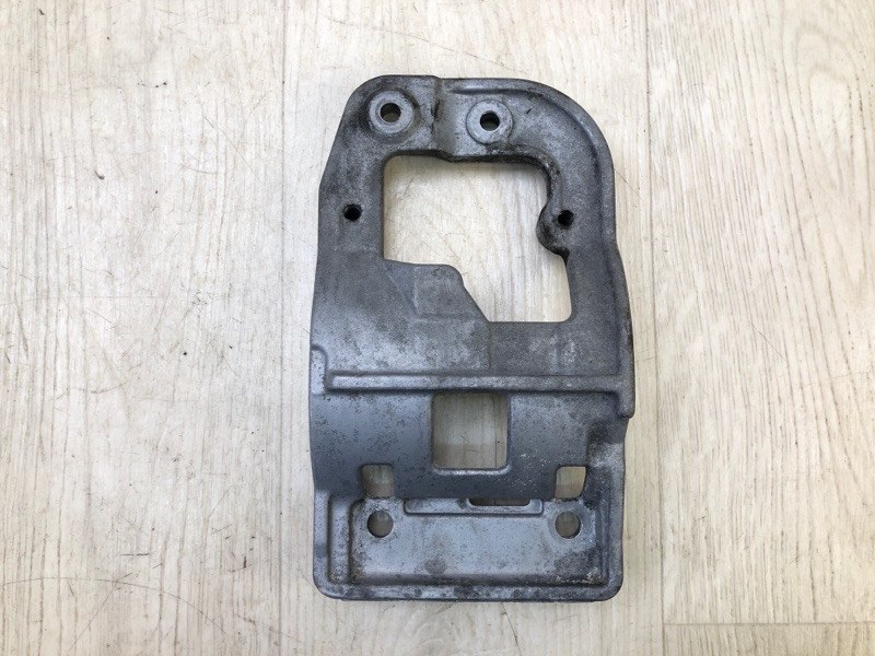 Кронштейн компрессора кондиционера ES300 96-01 1998 MCV20 3.0 1MZFE