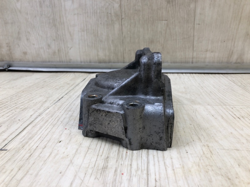 Кронштейн опоры двигателя правый ES300 96-01 1998 MCV20 3.0 1MZFE