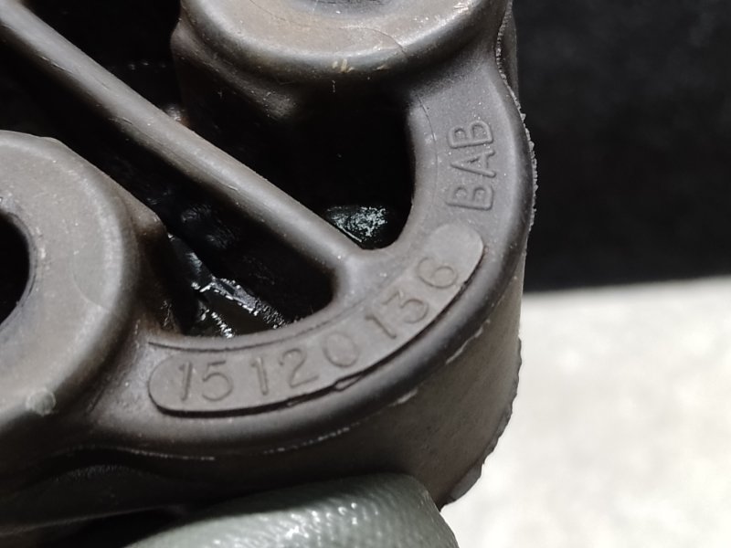 Крепление глушителя H3 05-10 2006 L52 3.5 L Крепление глушителя H3 05-10 2006 L52 3.5 L