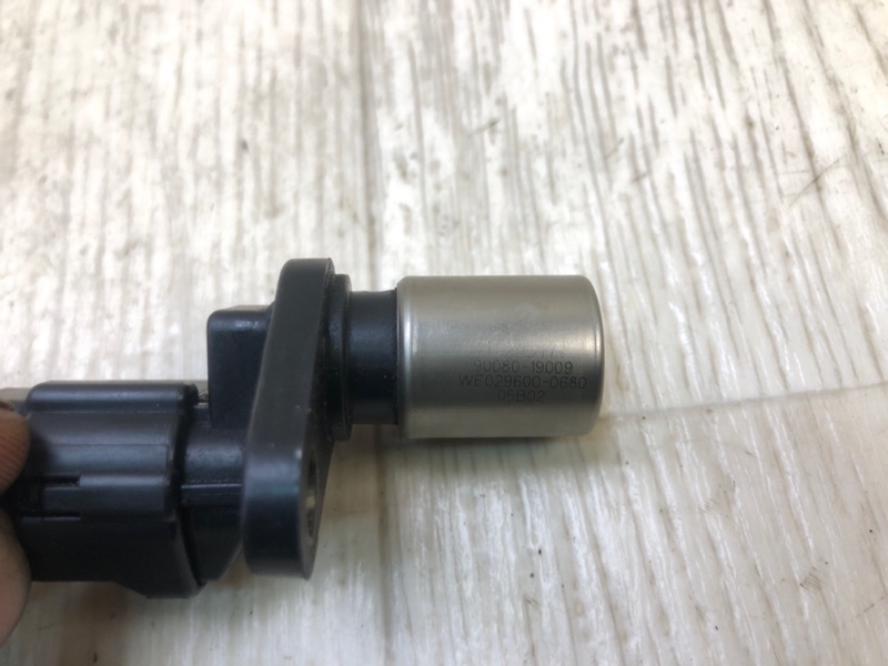 Датчик положения коленвала ES300 96-01 1998 MCV20 3.0 1MZFE