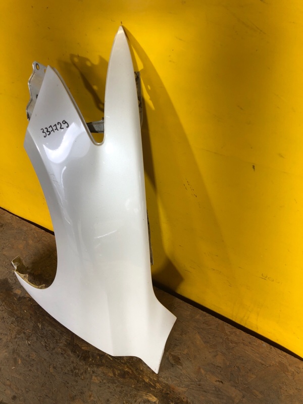 Крыло переднее левое LEXUS CT200 17-