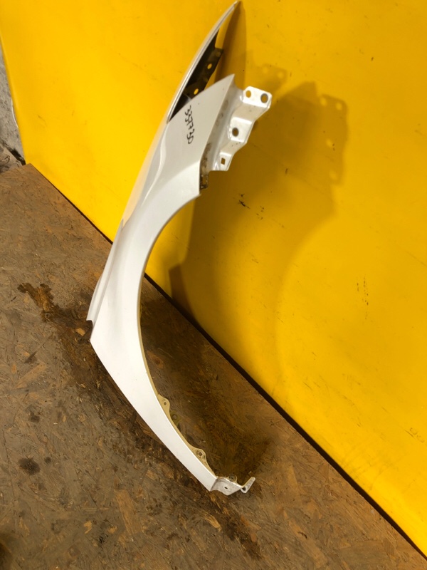 Крыло переднее правое CT200 17-