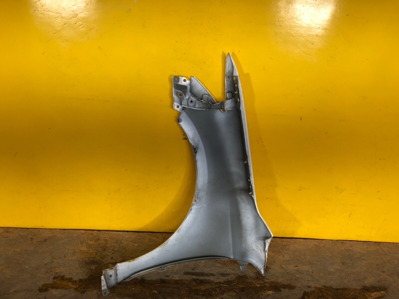 Крыло переднее правое CT200 17-