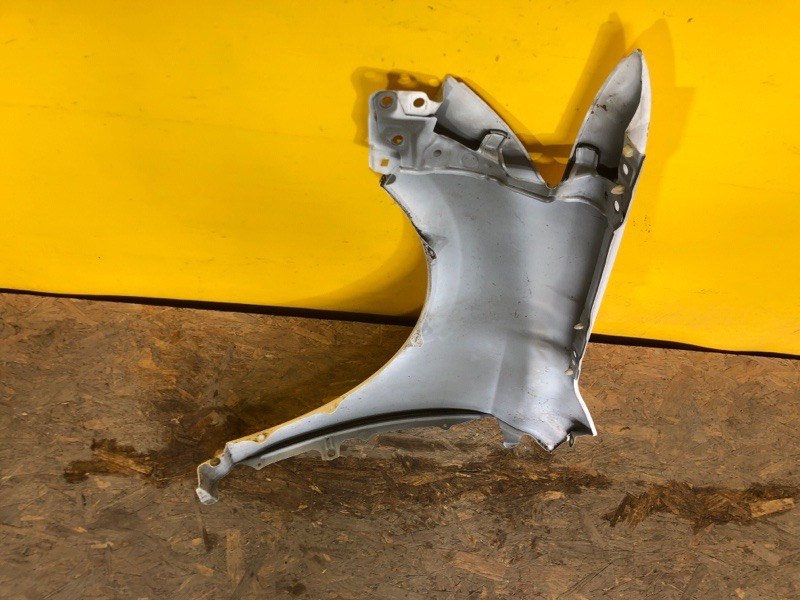 Крыло переднее правое CT200 17-