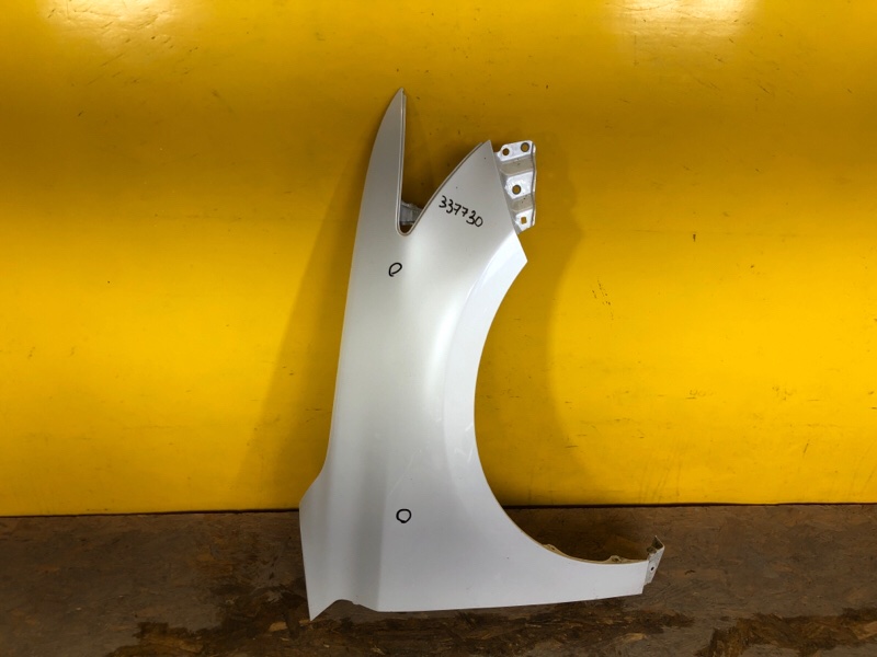 Крыло переднее правое CT200 17-