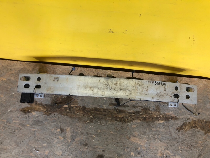 Усилитель переднего бампера LEXUS CT200 17-